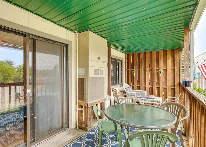 Holiday home Unwind Poolside, Walk To Sand! Ocean