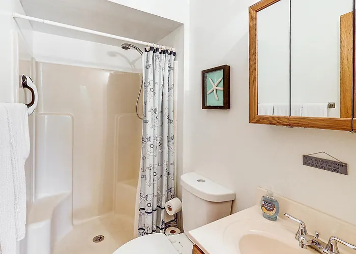 Unwind Poolside, Walk To Sand! Ocean Holiday home Ocean City